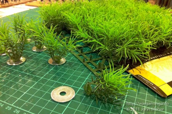 View of the rounded base of the plastic grasses.