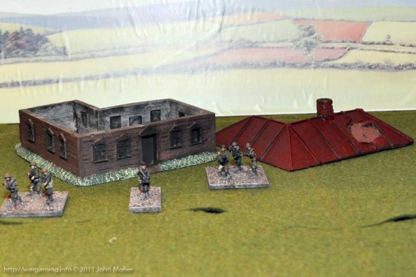 LM15 Medium sized Russian House with Weapons Pit - Roof Removed