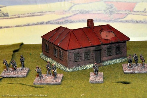LM15 Medium sized Russian House with Weapons Pit - Rear View