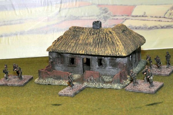 LM36 medium sized Russian Cottage - Front View