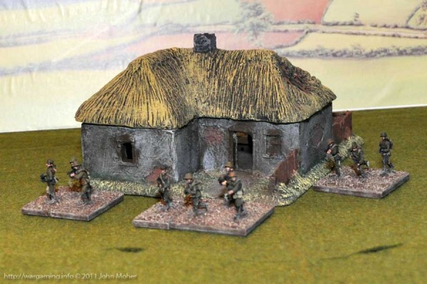 LM36 medium sized Russian Cottage - Rear View
