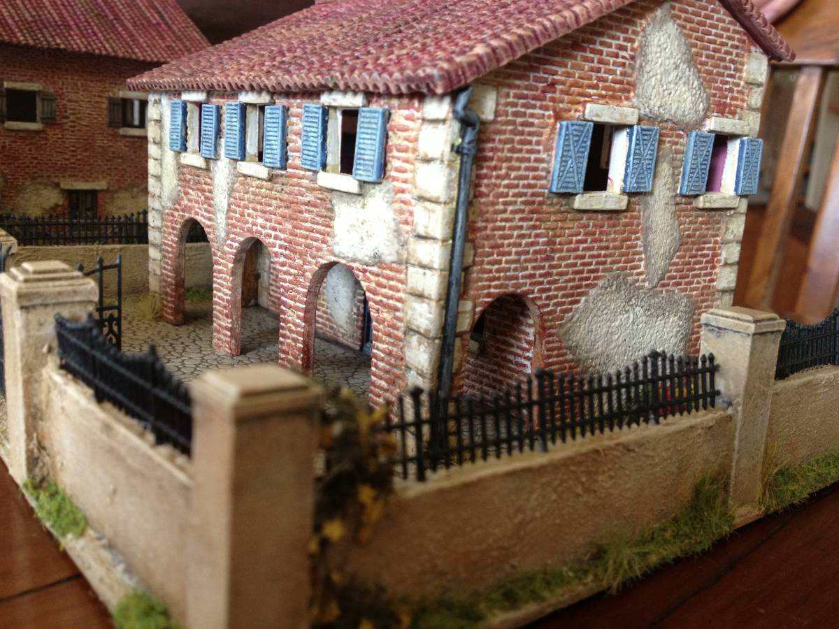 Italeri House With Porch Looking Over The Wall