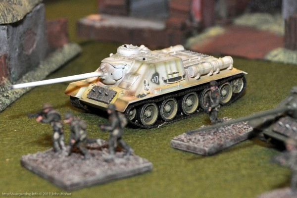 Dragon Armor SU-100 Dragon Armor SU-100 model 60299 - a vehicle from the 7th Mechanised Corps in winter white-wash in Hungary, 1945